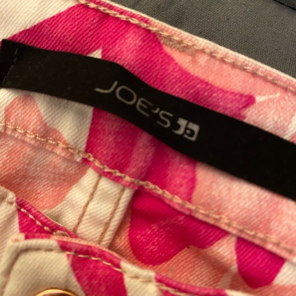 JOE’S JEANS PINK FLORAL HIGH WATER CROPPED JEANS - Picture 4 of 5